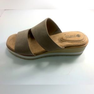 GIANI BERNINI
Ryerr Wedge Sandals